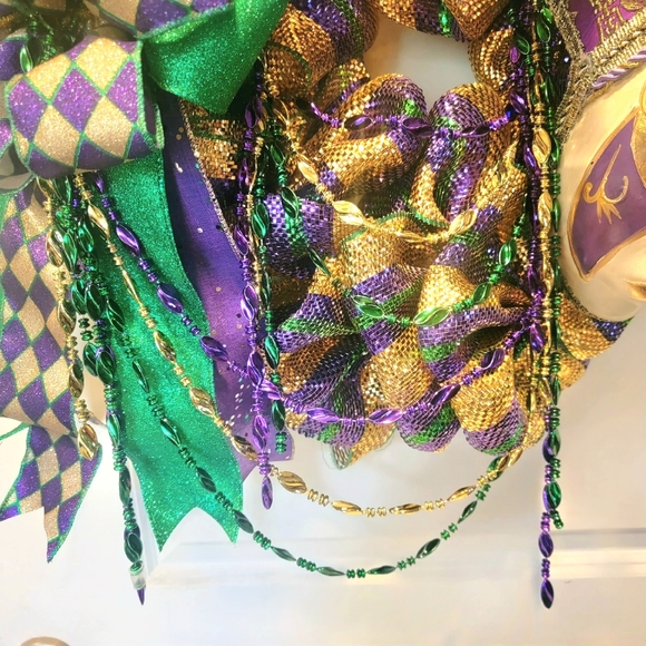 Mardi Gras Wreath Deco Mesh Bow Mask - Picture 5 of 9